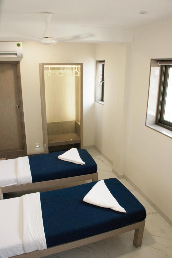 City Hotel مومباي المظهر الخارجي الصورة